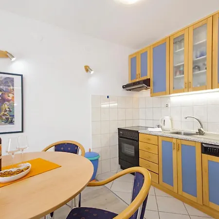 In Your Pocket For 4 Person Apartment Split