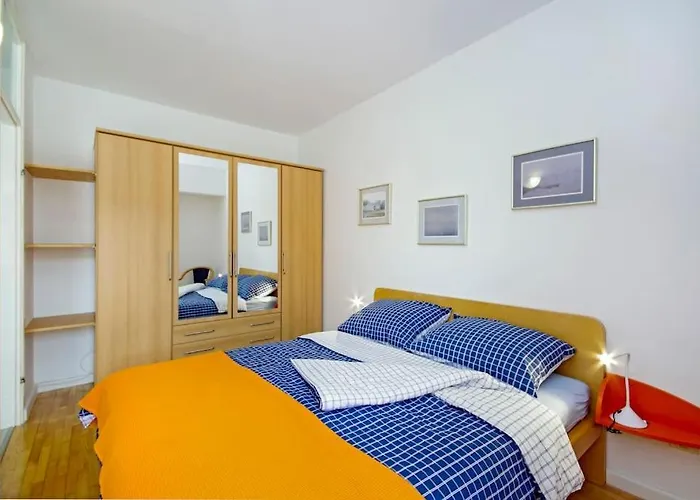 In Your Pocket For 4 Person Apartment
